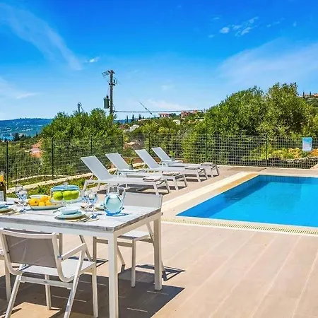 Lourdata Sleeps 5 Pool Air Con Wifi לואורדטה